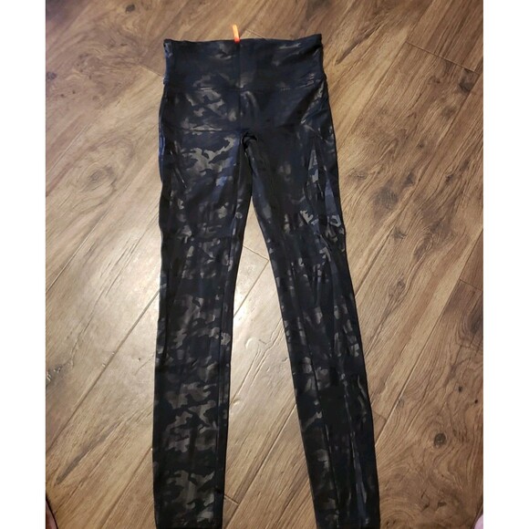 Spanx Leggings Black Shiney Camo Women's Activewear Pants Sz M - Picture 2 of 6